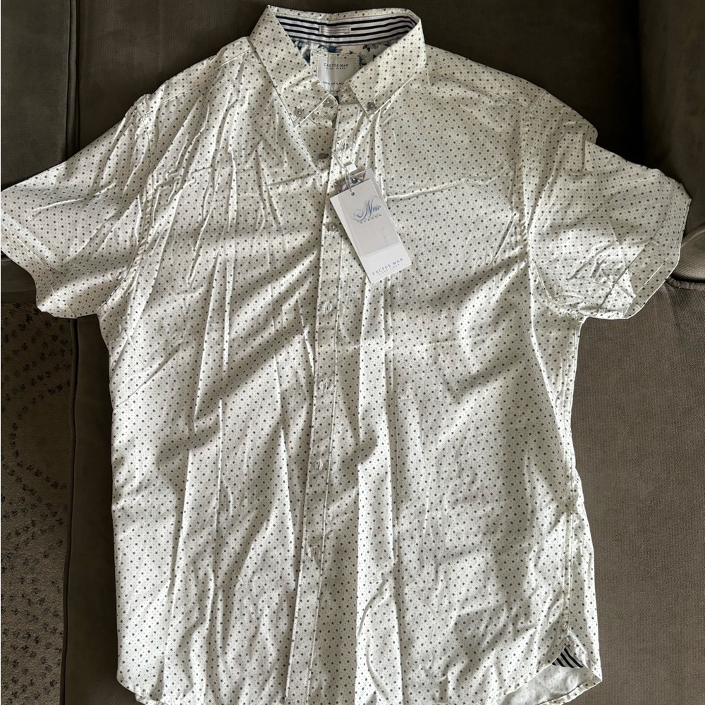 Men’s short sleeved button up shirt